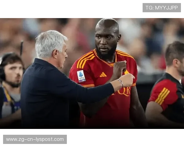 卢卡库脚底拨球晃倒对手，比利时前场节奏完全掌握