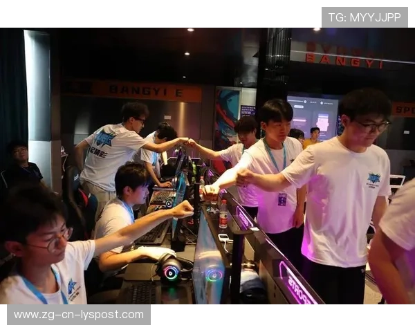 电竞比赛中的团队精神：信任配合，共同努力，电竞团队成员